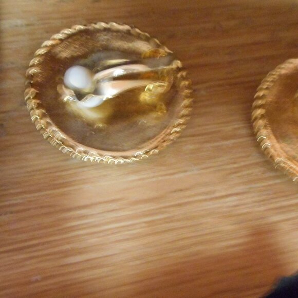 CLIP ON EARRINGS -  ROUND W/ 4 COLOR STONES IN GOLD METAL, BLU, RD. GRN, PURPLE - Picture 6 of 9